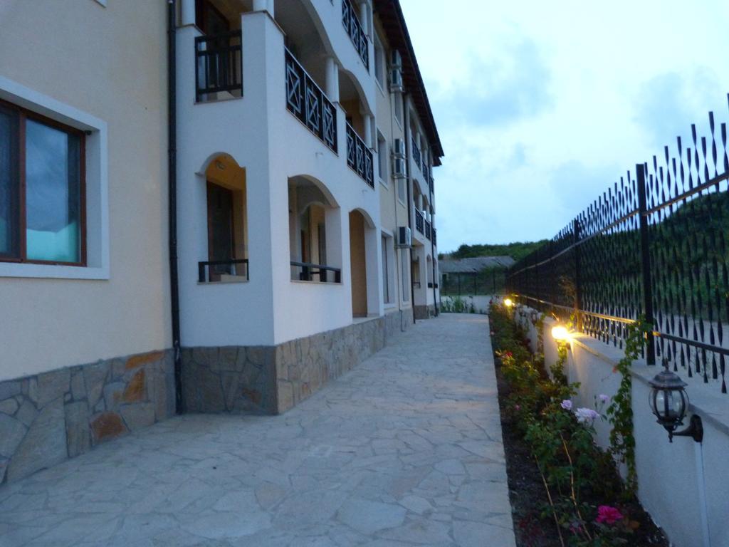 Toma'S Residence - Front Beach Zarewo Exterior foto
